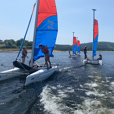 Séance découverte de la voile en groupe à Lavalette